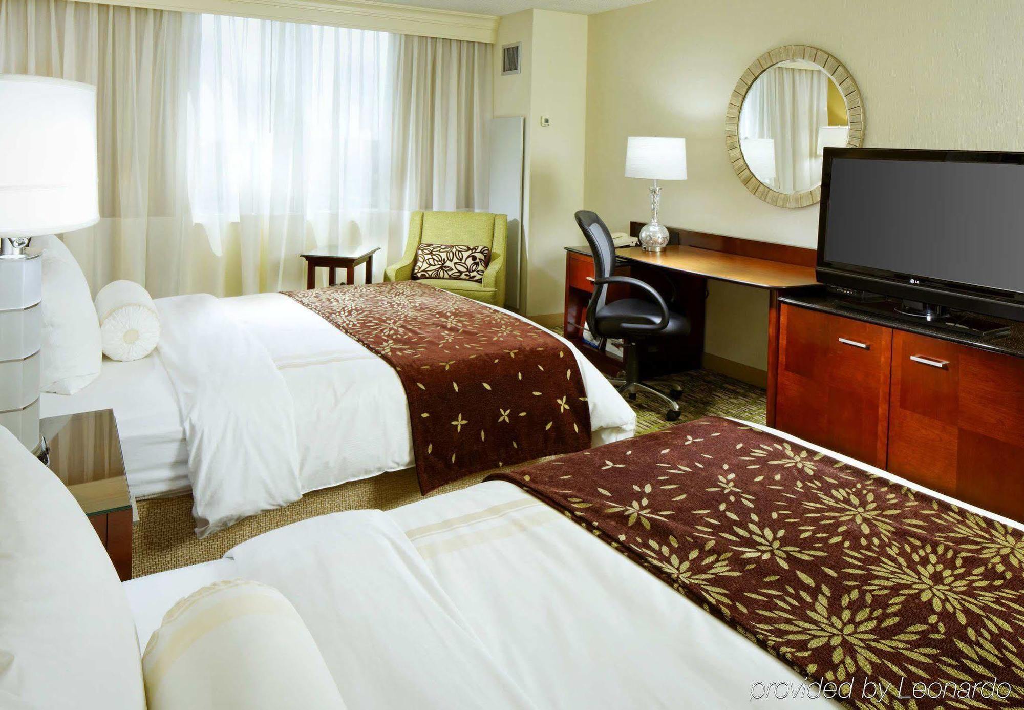 West Des Moines Marriott Hotel Room photo
