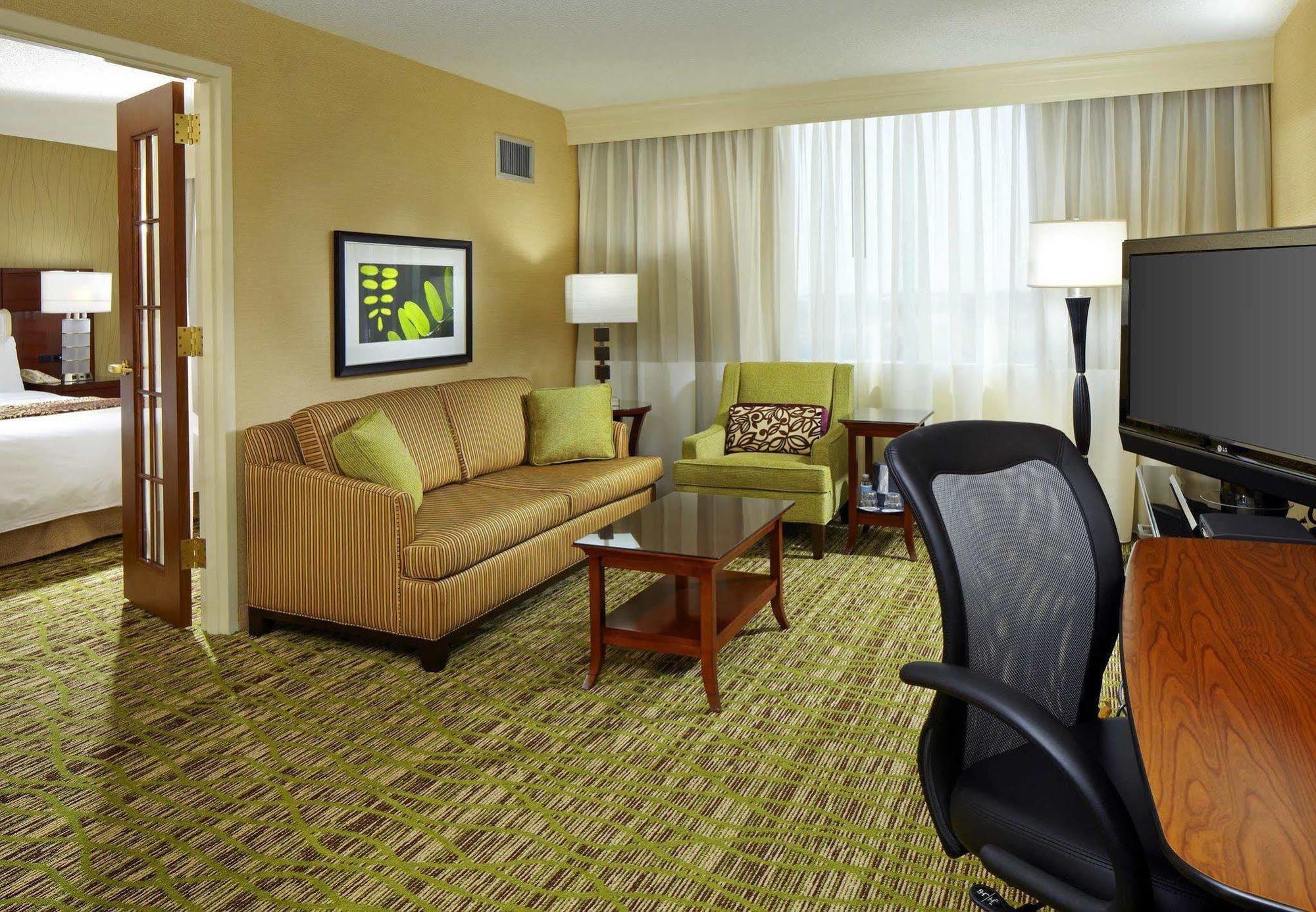 West Des Moines Marriott Hotel Room photo